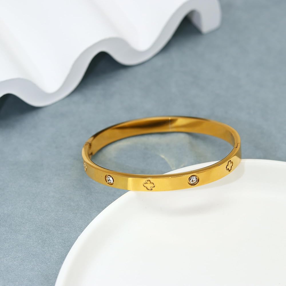 CLOVER CHARM BANGLE BRACELET