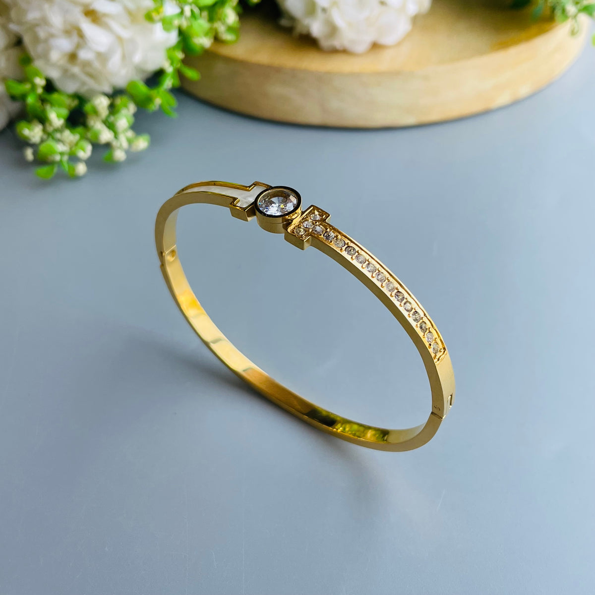 OPALINE CIRCLE STONE BANGLE BRACELET
