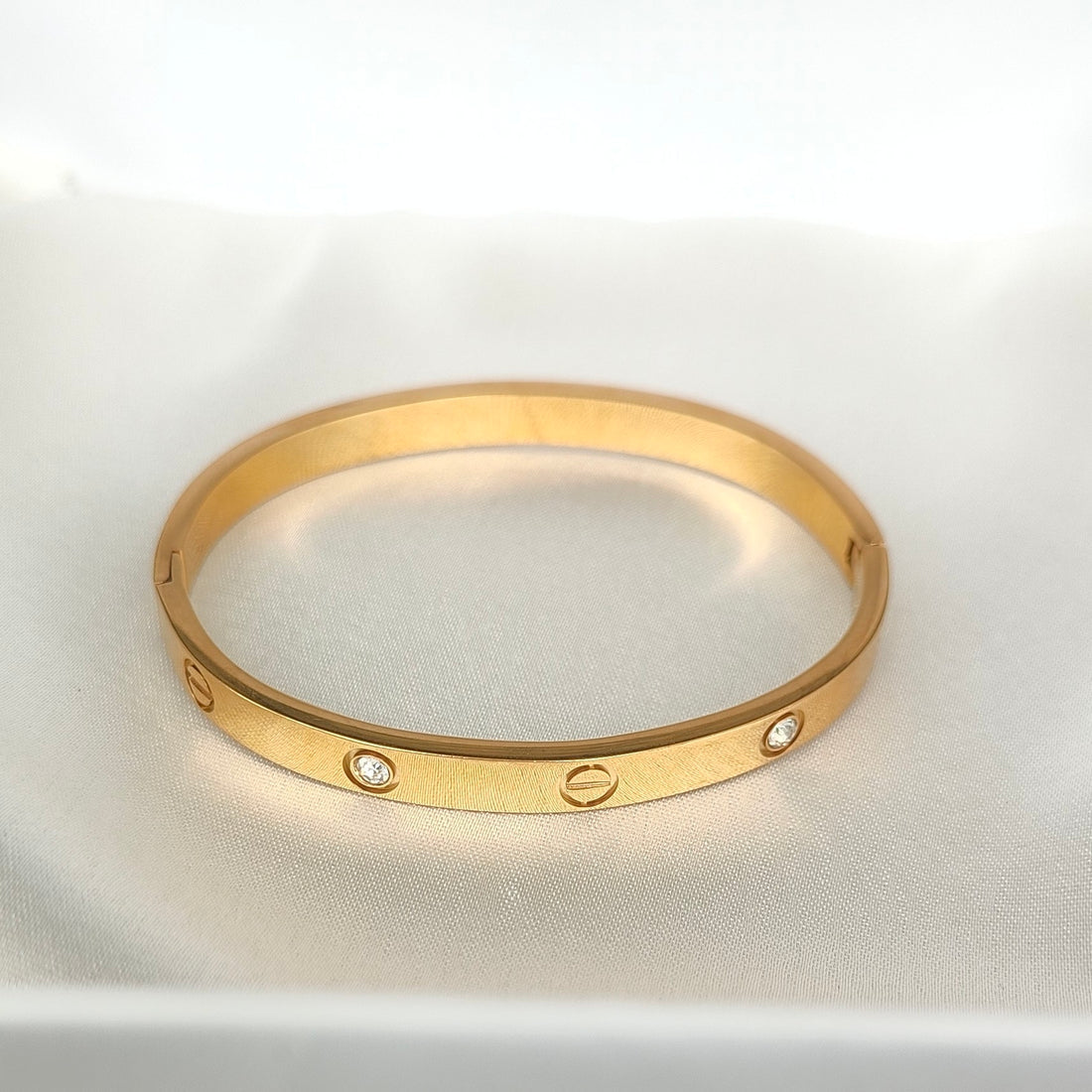 SCREW MOTIF BANGLE BRACELET