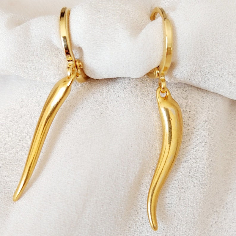 CHILI HOOP EARRINGS