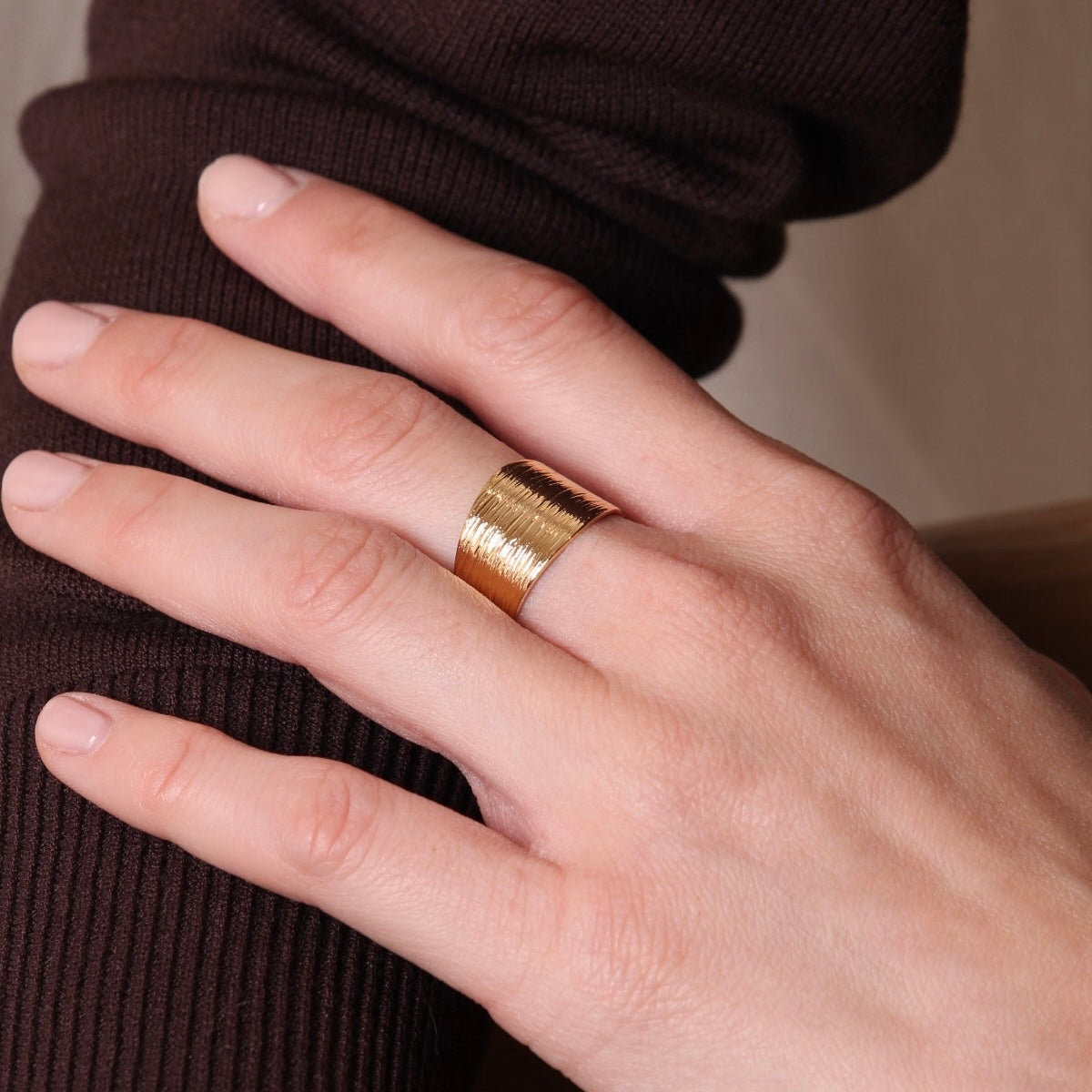 AURORA TEXTURED RING