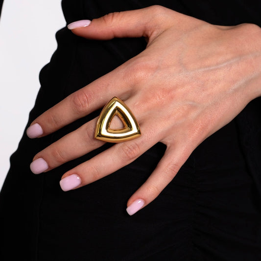 TRIANGLE RING