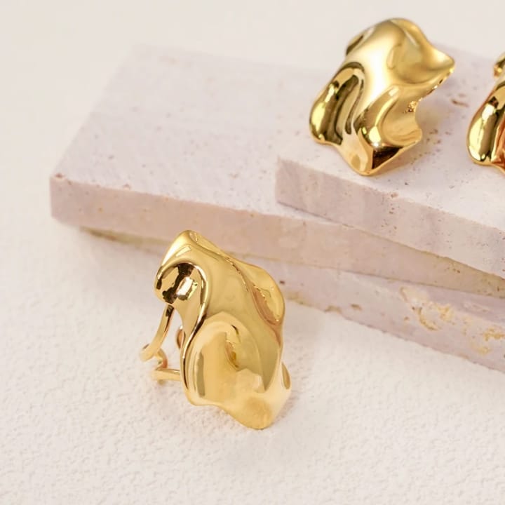 THE WAVE EN POINTE RING