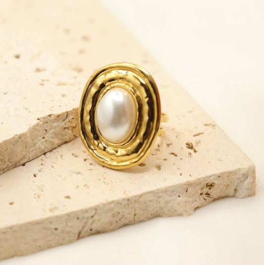 AURELIA OVAL PEARL RING