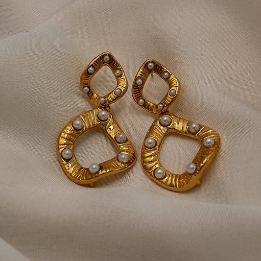SCULPTED PEARL DROP EARRINGS