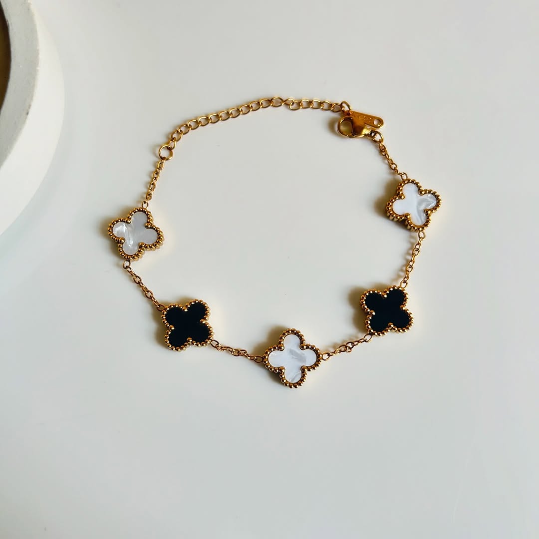 REVERSIBLE CLOVER BRACELET