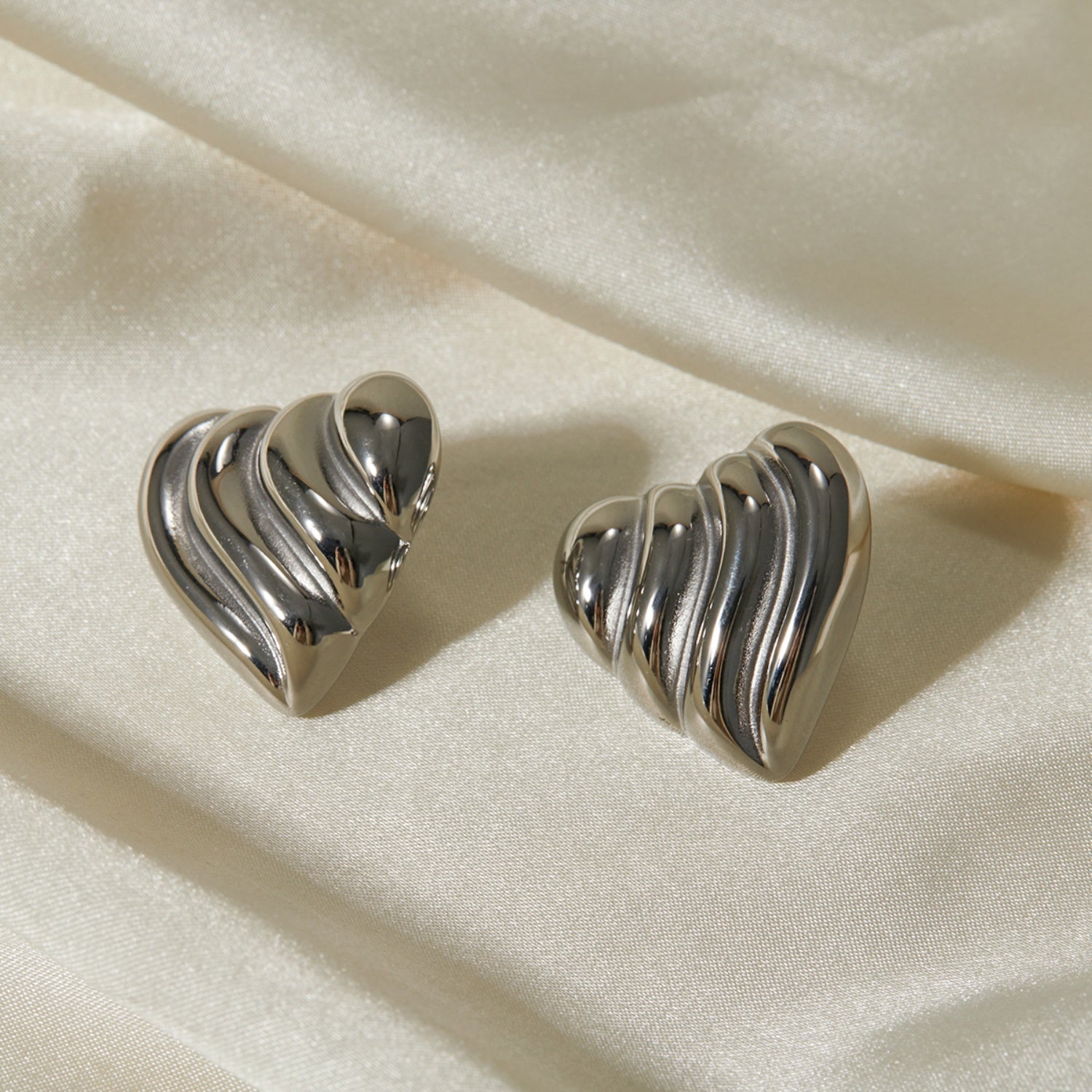 Ribbed Heart Stud Earrings
