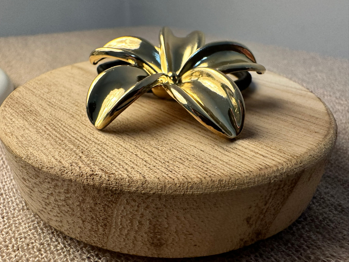 FLOWER HAIR TIE