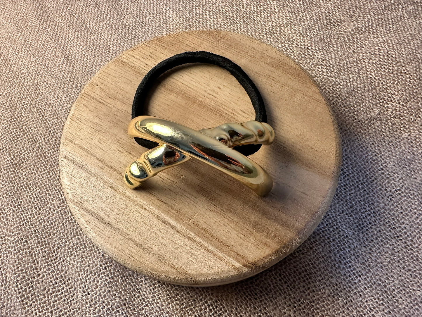 DETAILED CROSS HAIR TIE