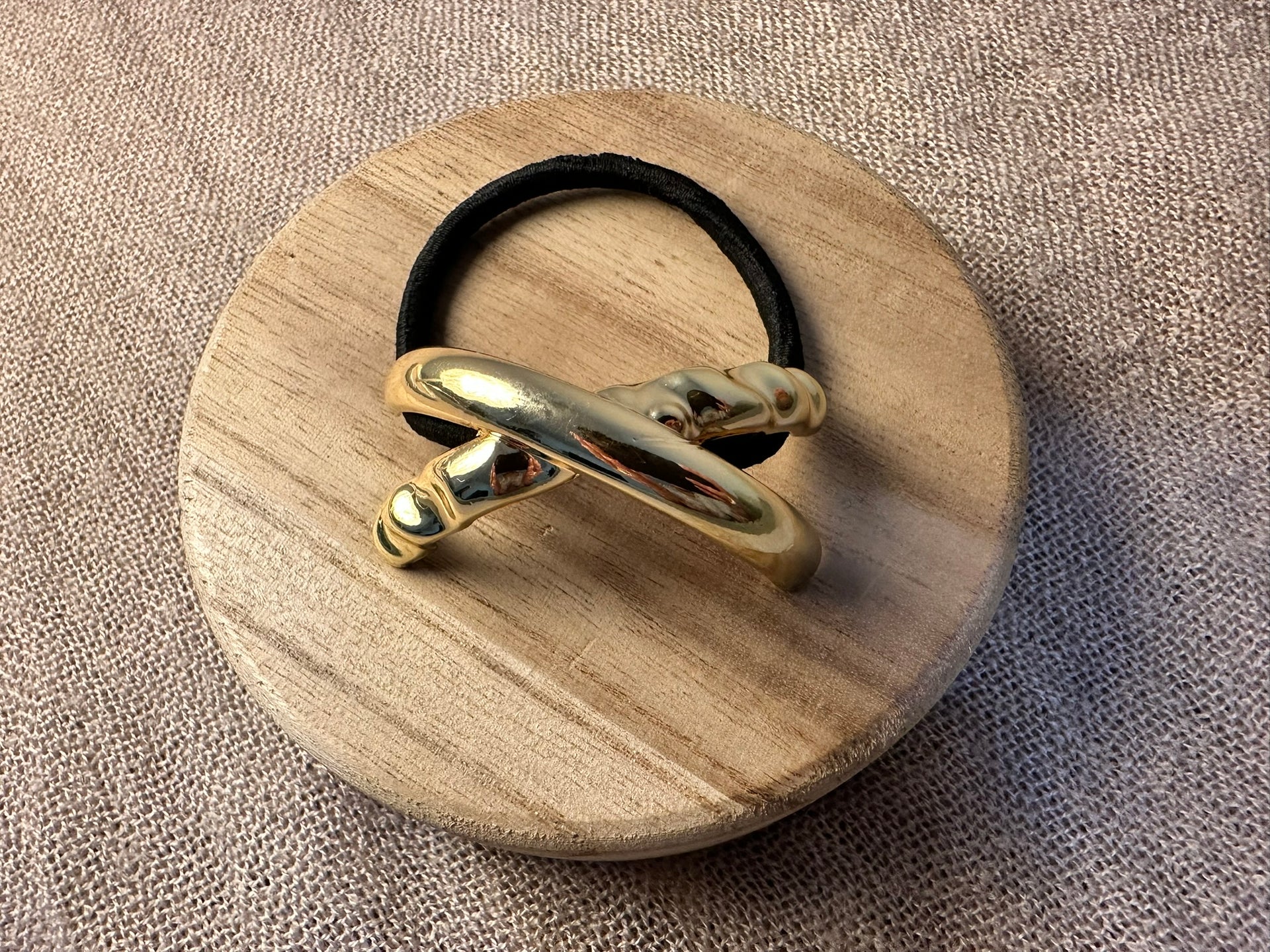 DETAILED CROSS HAIR TIE