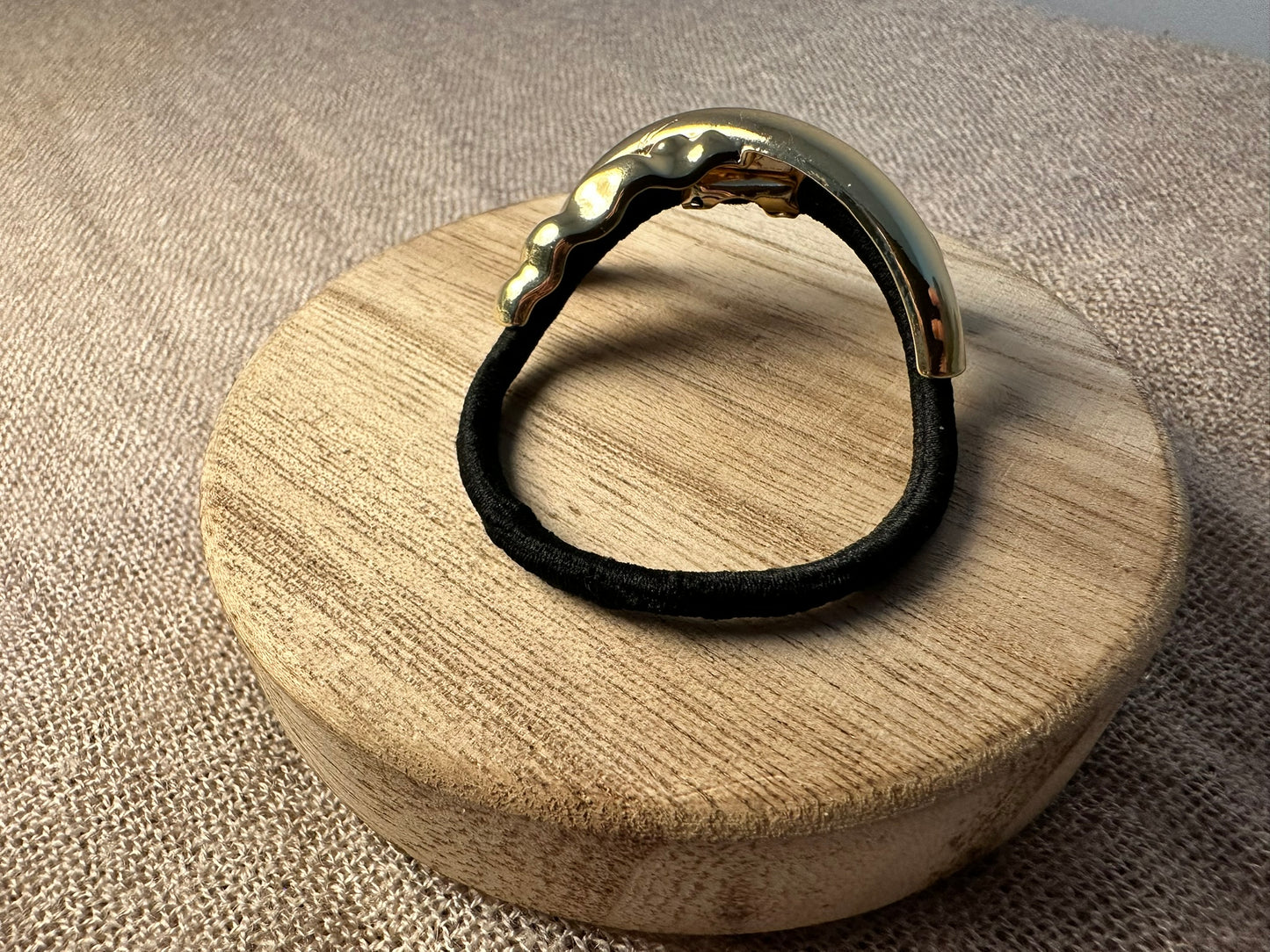 DETAILED CROSS HAIR TIE