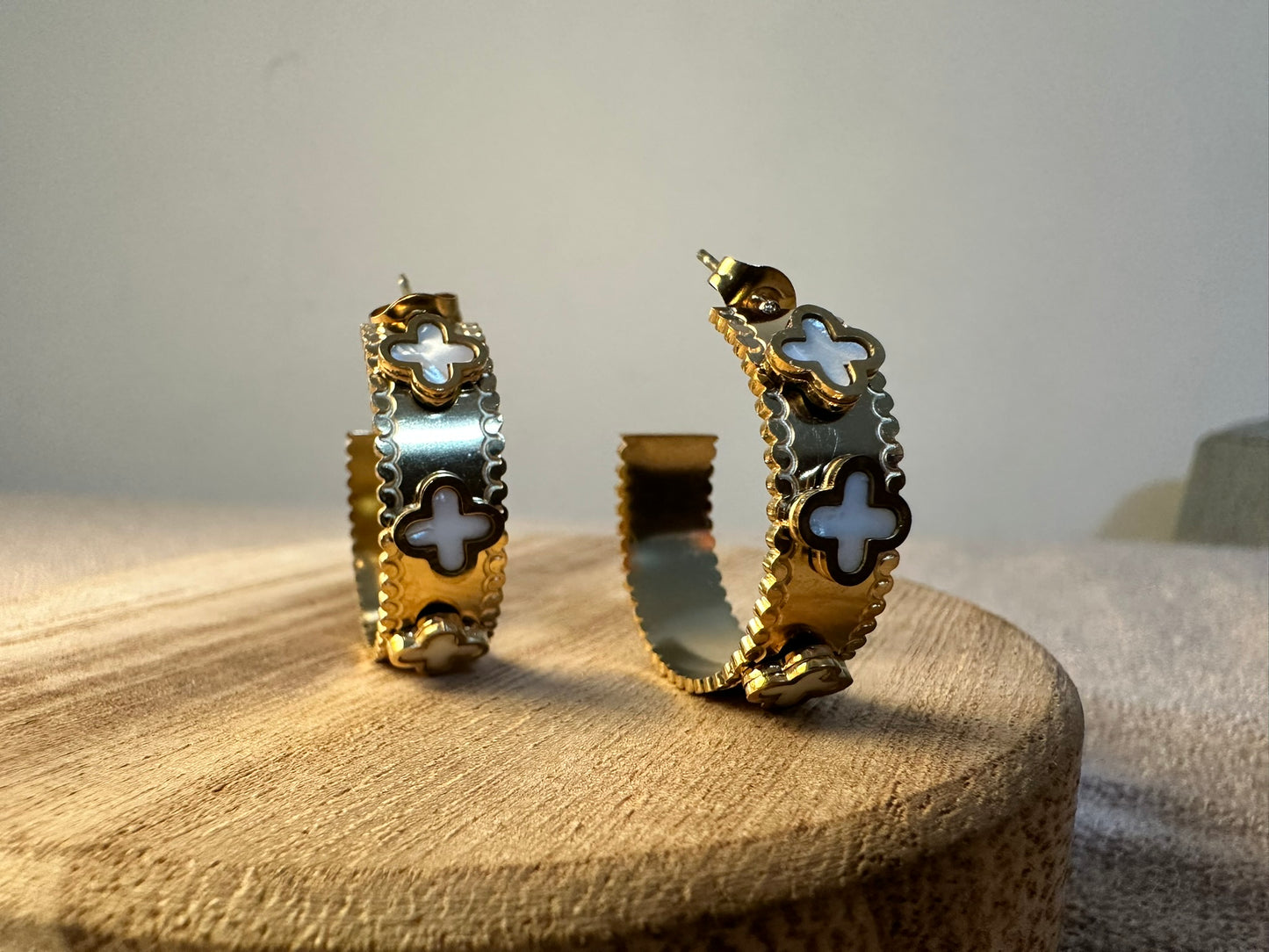 FOUR CLOVER LEAF HOOP EARRINGS