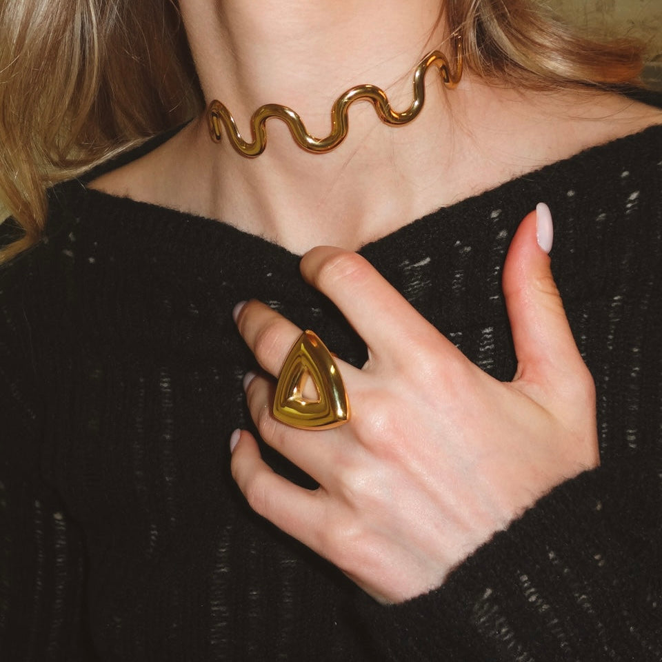 TRIANGLE RING