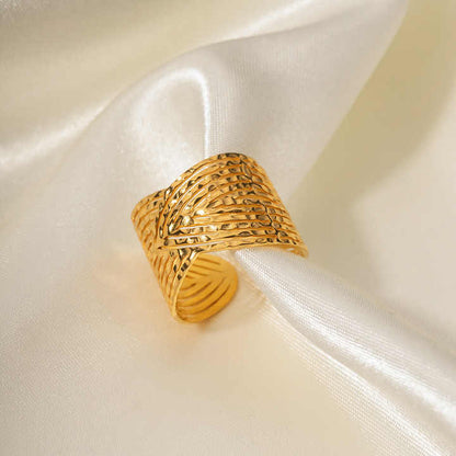 CROSS COURT PATTERN RING