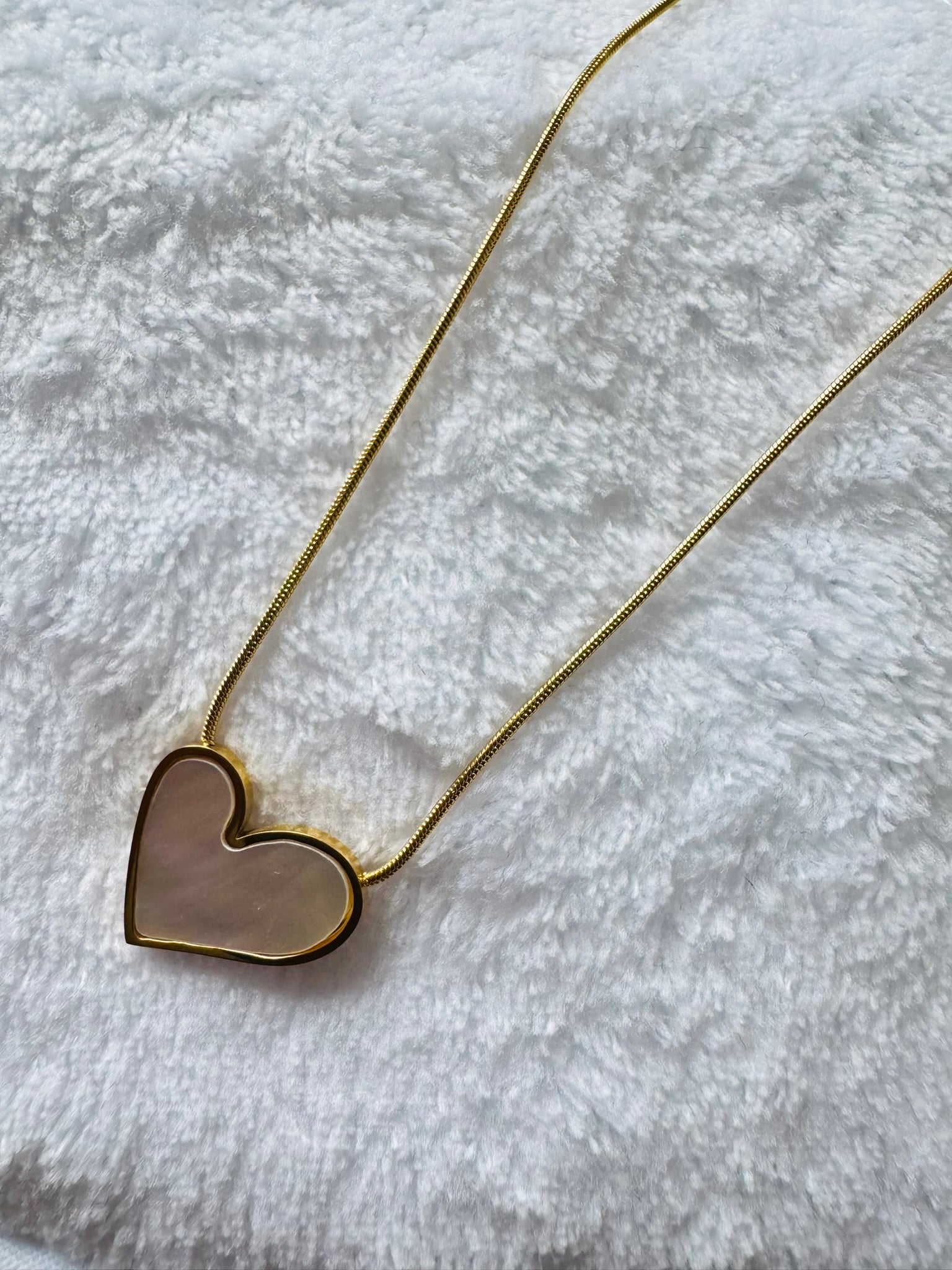 MOTHER OF PEARL HEART NECKLACE
