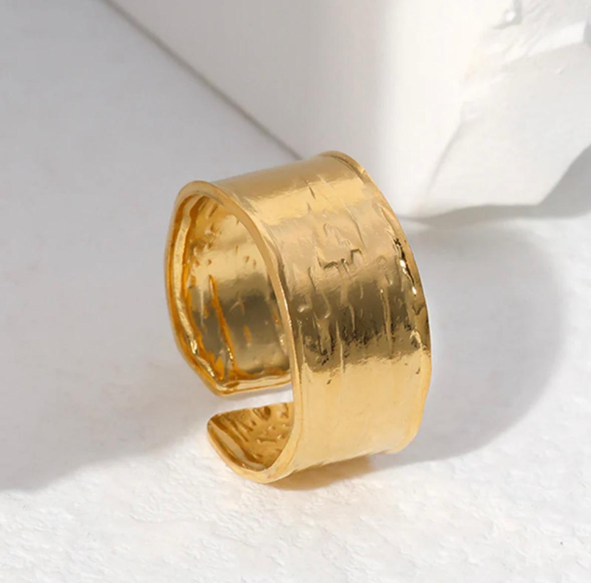TEXTURED RING